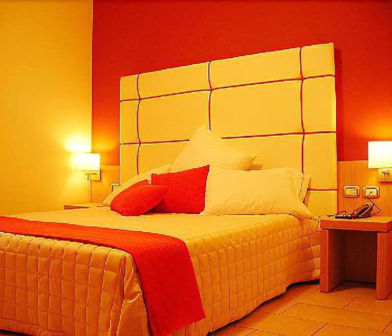 Hotel Al Ritrovo Кастеллуццо Экстерьер фото