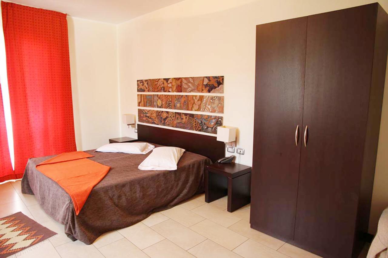 Hotel Al Ritrovo Кастеллуццо Экстерьер фото