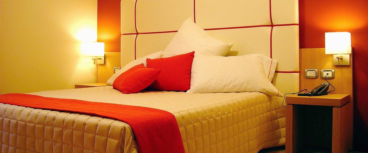 Hotel Al Ritrovo Кастеллуццо Экстерьер фото
