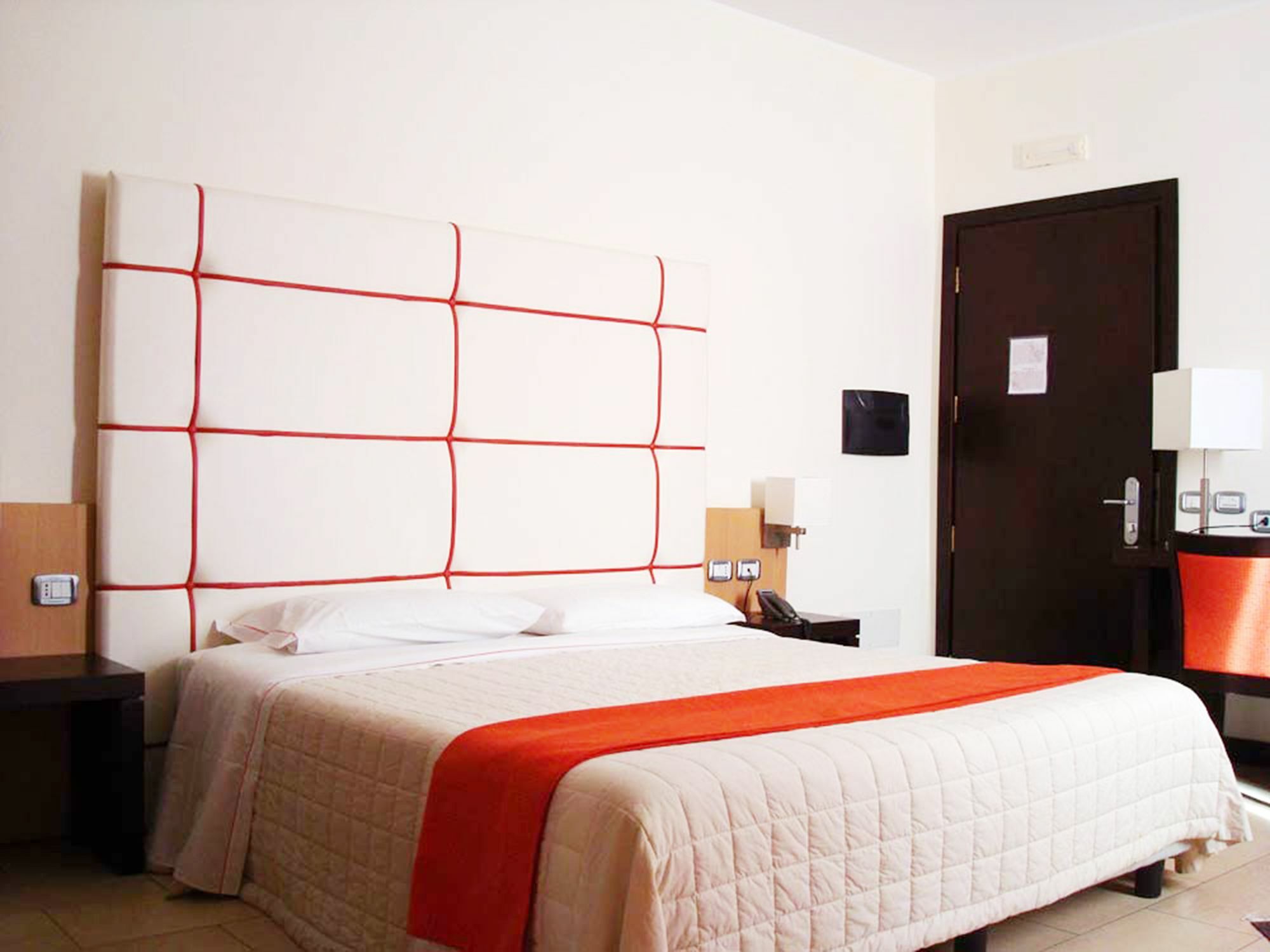 Hotel Al Ritrovo Кастеллуццо Экстерьер фото