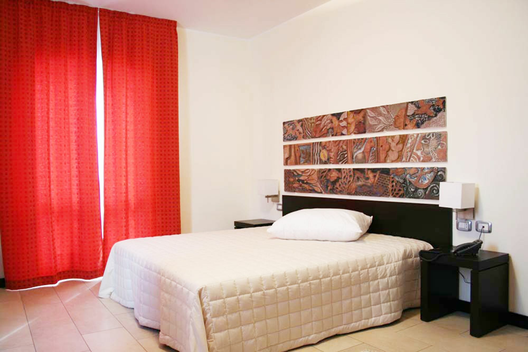 Hotel Al Ritrovo Кастеллуццо Экстерьер фото